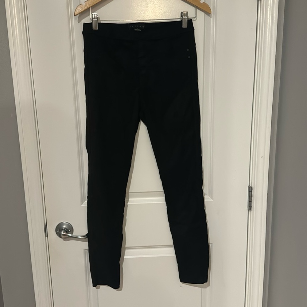 Black leggings with subtle pattern. Gently worn